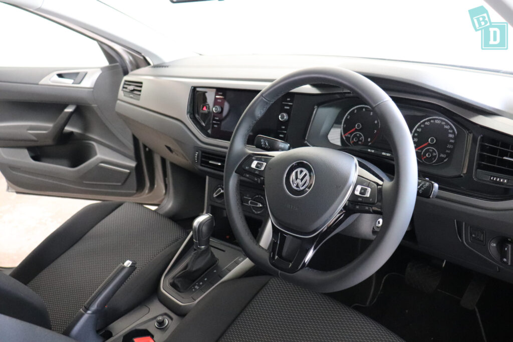 Фольксваген поло 2019 автомат. VW Polo Interior hq 2023. Фольксваген поло 2019 черный. Volkswagen Polo 2019 Luxe.