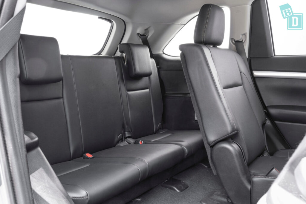 rear seat legroom comparison suv