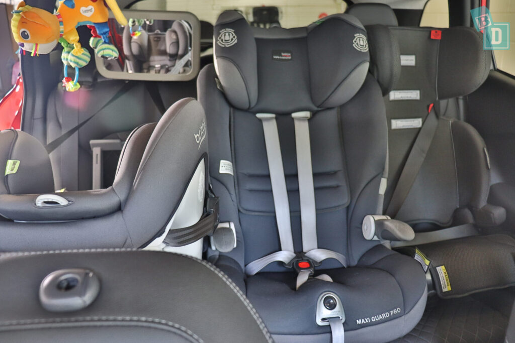 Renault Kadjar Zen 2020 with three child seats installed