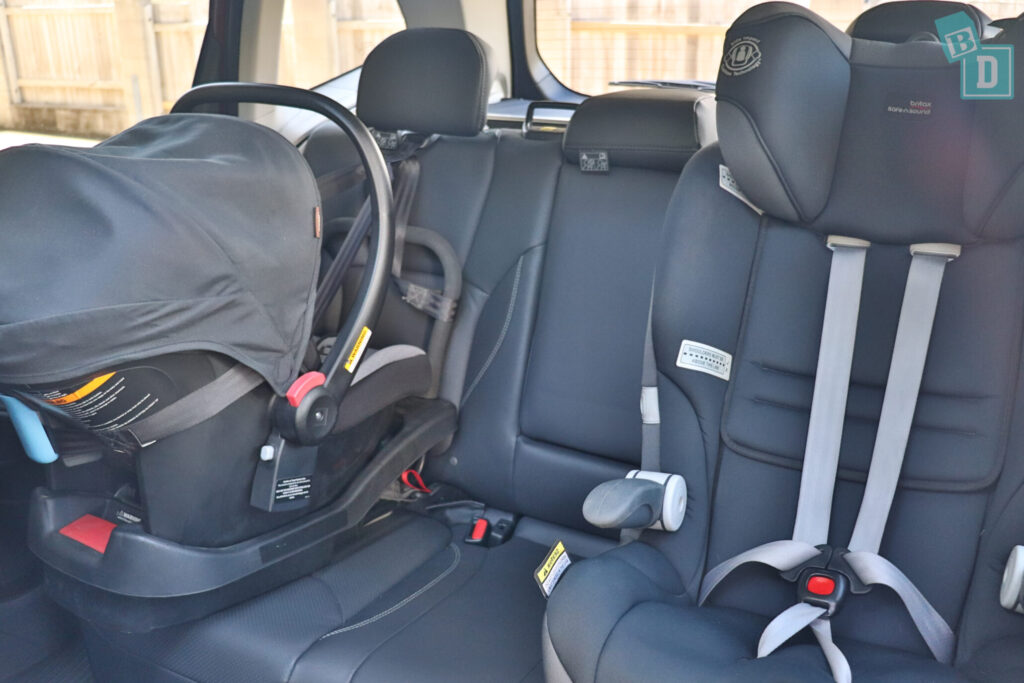 Subaru Forester Hybrid 2020 with two child seats installed