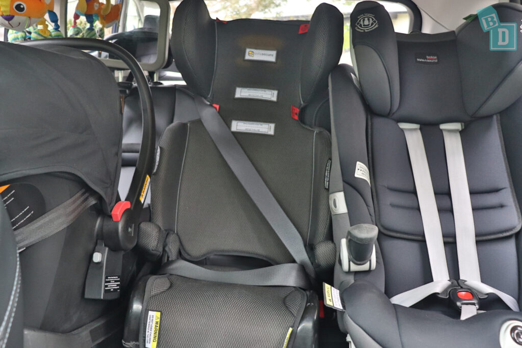 Subaru Impreza 2020 2.0i-S legroom with three child seats installed