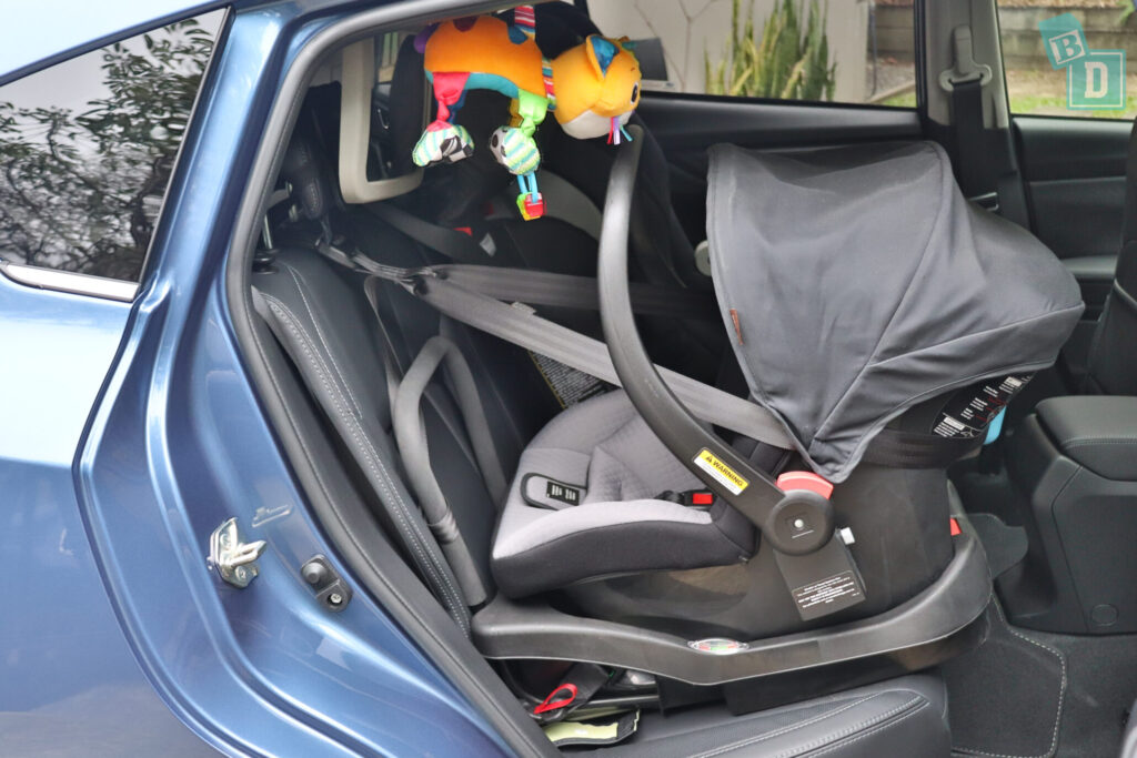 Subaru Impreza 2020 2.0i-S legroom with rear facing infant capsule child seat installed