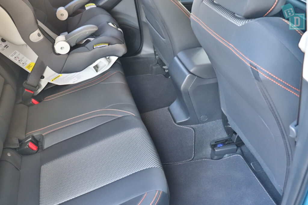 Subaru XV hybrid 2020 legroom with forward facing child seat installed