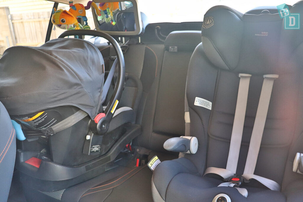 Subaru XV hybrid 2020 space to sit between two child seats