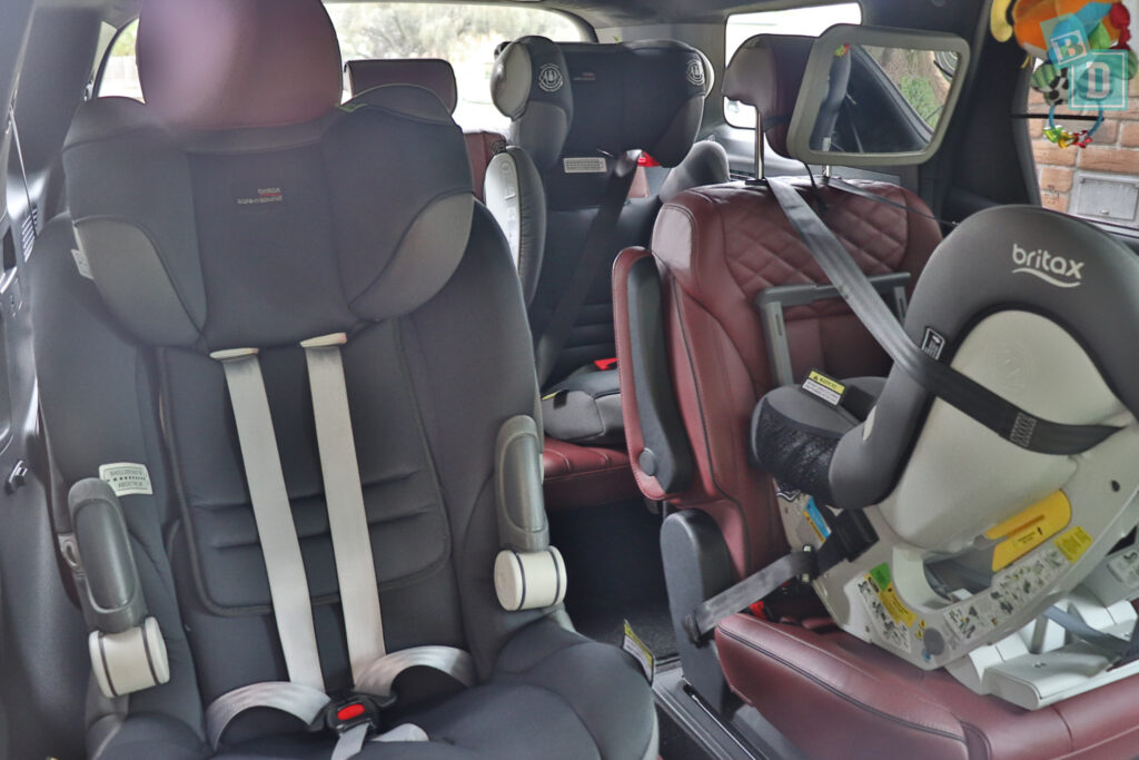 2021 Hyundai Palisade Highlander with child seats installed in rows 2 and 3