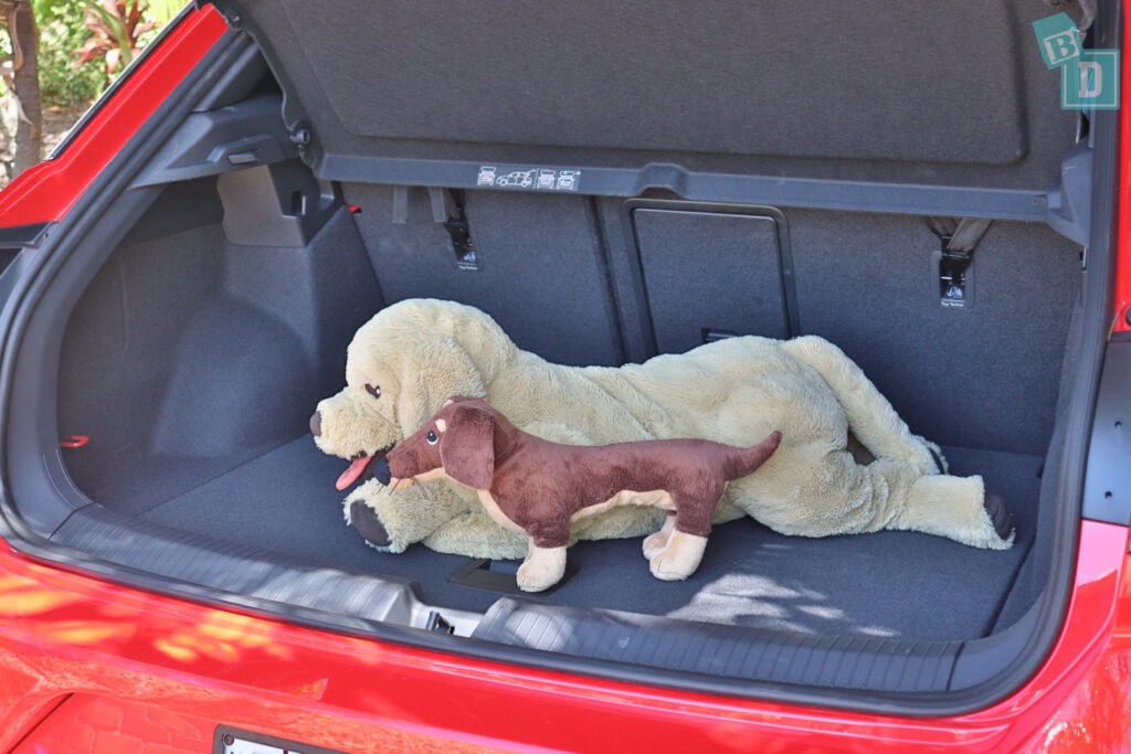 2021 Volkswagen T-Roc Sportline boot space for dogs with two rows of seats in use