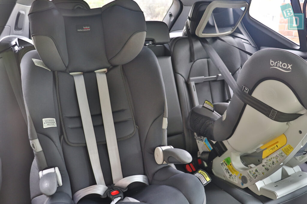 2021 VOLVO XC40 PHEV space between two child seats installed in the second row