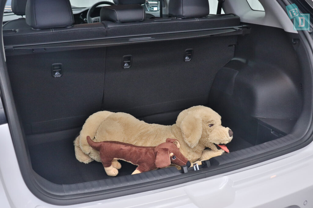 2021 KIA E-NIRO boot space for dogs with two rows of seats in use