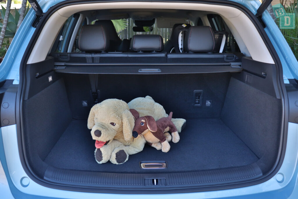2021 MG HS PHEV boot space for dogs with two rows of seats in use