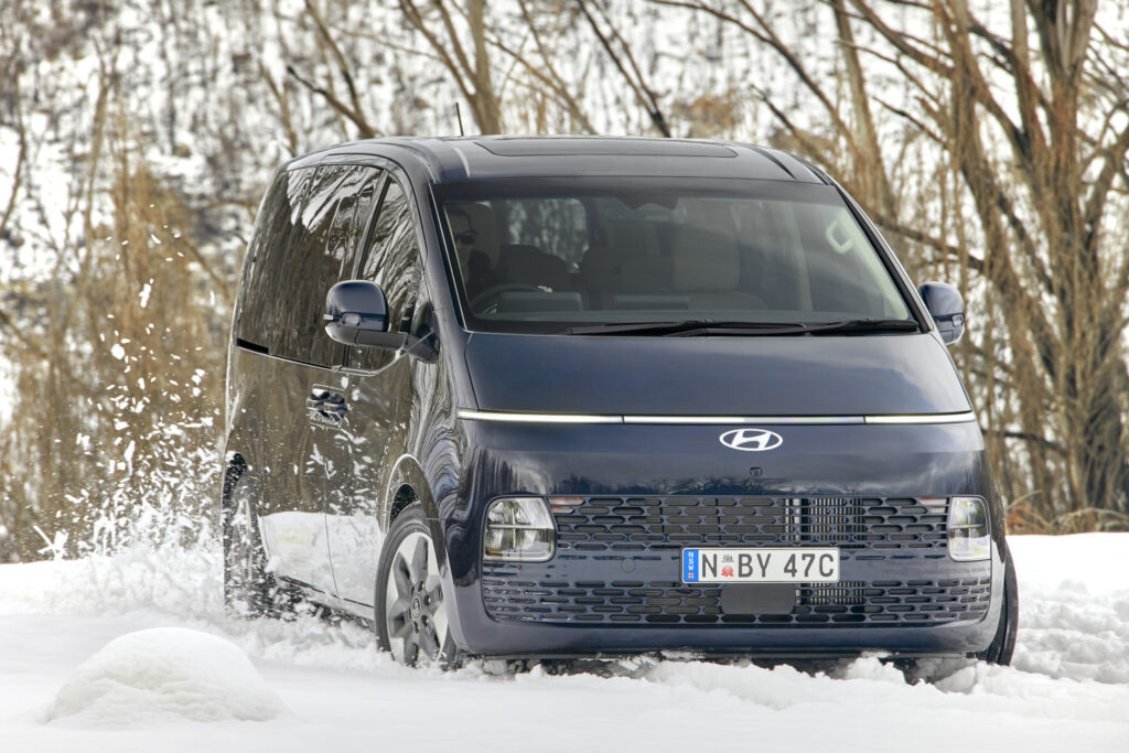 2022 Hyundai Staria Highlander AWD on snow