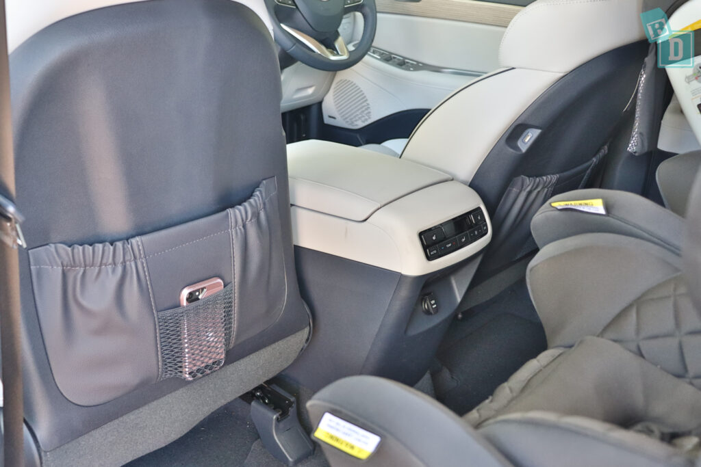 2021 Hyundai Palisade Highlander legroom with forward-facing child seats installed in the second row