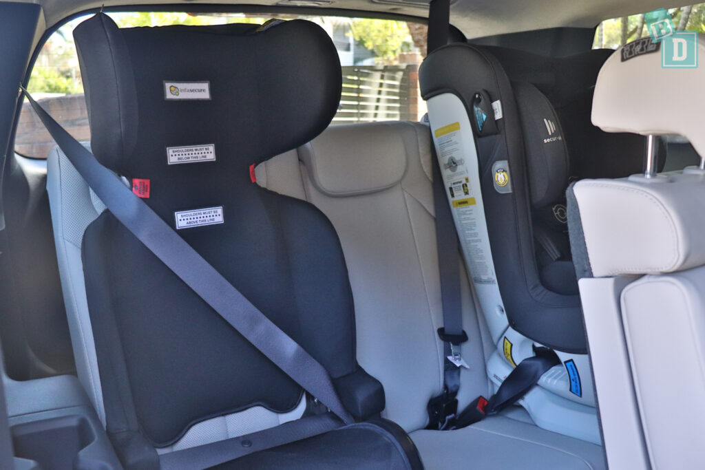 2021 Hyundai Palisade Highlander with two child seats installed in the third row
