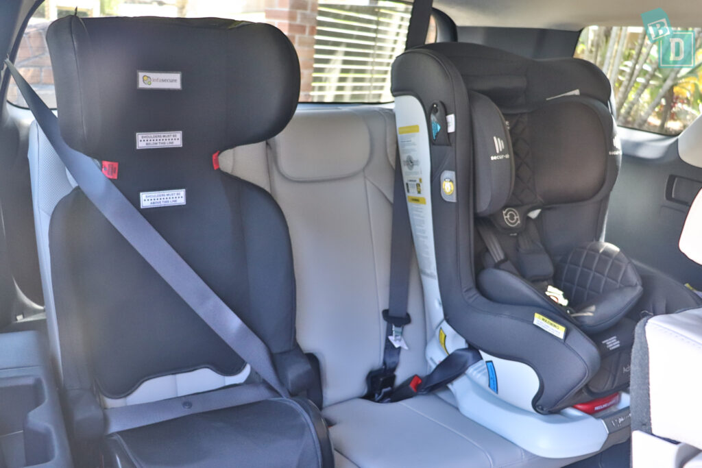 2021 Hyundai Palisade Highlander with two child seats installed in the 3rd row