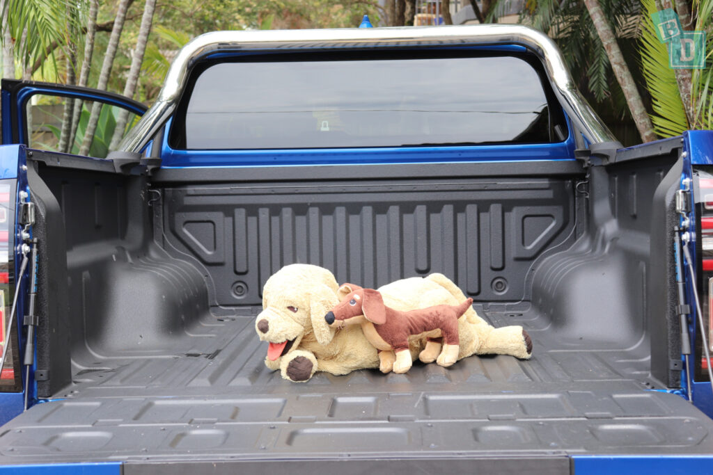 2021 GWM Cannon-L Ute 4x4 boot space for dogs with two rows of seats in use