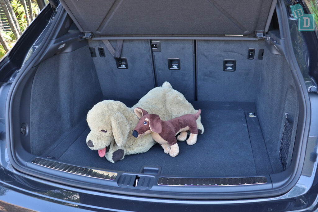 2022 Porsche Macan space for dogs with two rows of seats in use