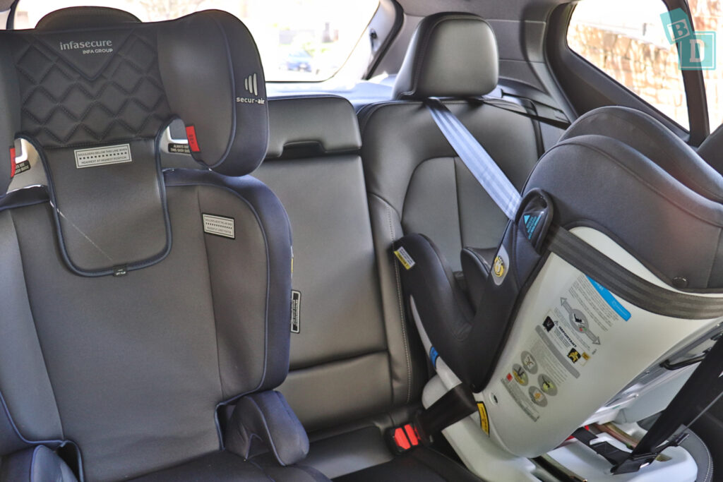 2022 Volvo XC40 T5 Recharge EV with 2 child seats installed in the back row