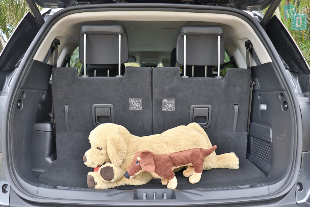 2023 Ford Everest Trend 4x4 boot space for dogs with all three rows in use