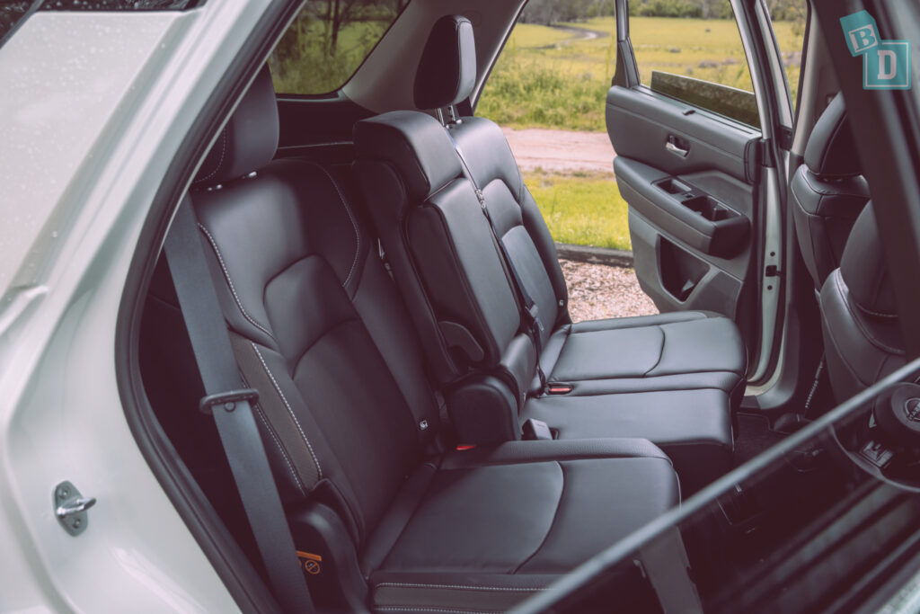 2023 Nissan Pathfinder second row bench seat
