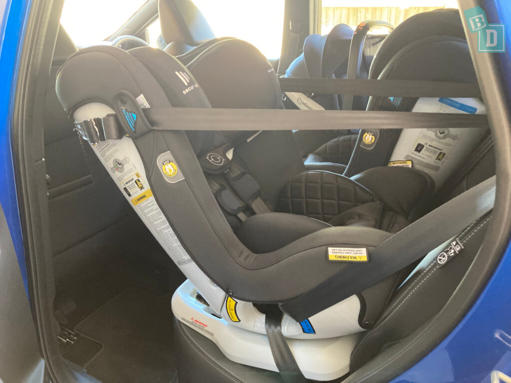 2023 Nissan Qashqai Ti legroom with rear-facing child seats installed in the second row
