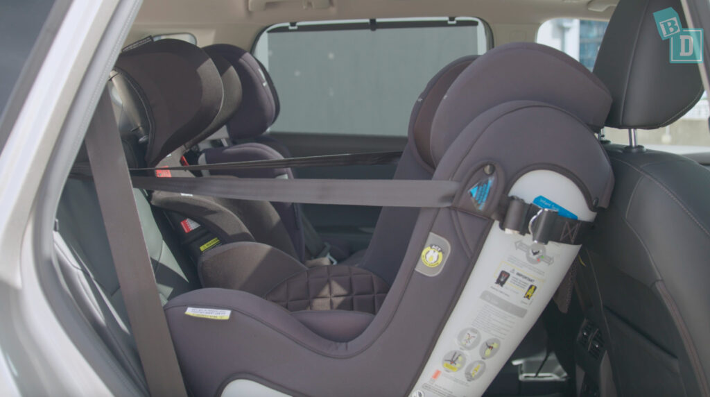 2023 Nissan X-Trail e-Power legroom with rear-facing child seats installed in the second row 