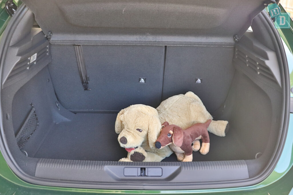 2023 Peugeot 308 GT boot space for dogs with two rows of seats in use 