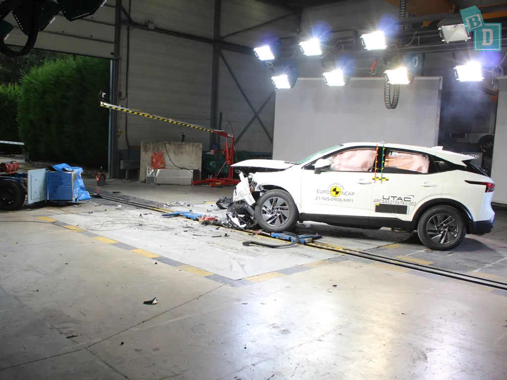 Mazda cx-5 frontal crash test.
