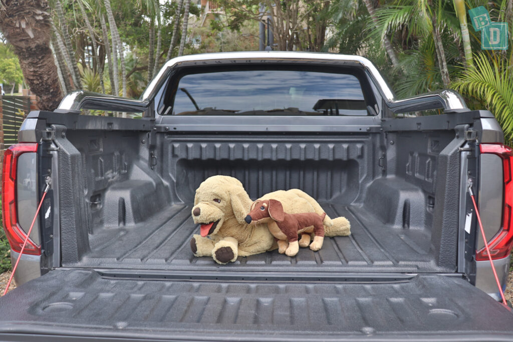 2023 Volkswagen Amarok boot space for dogs with two rows of seats in use
