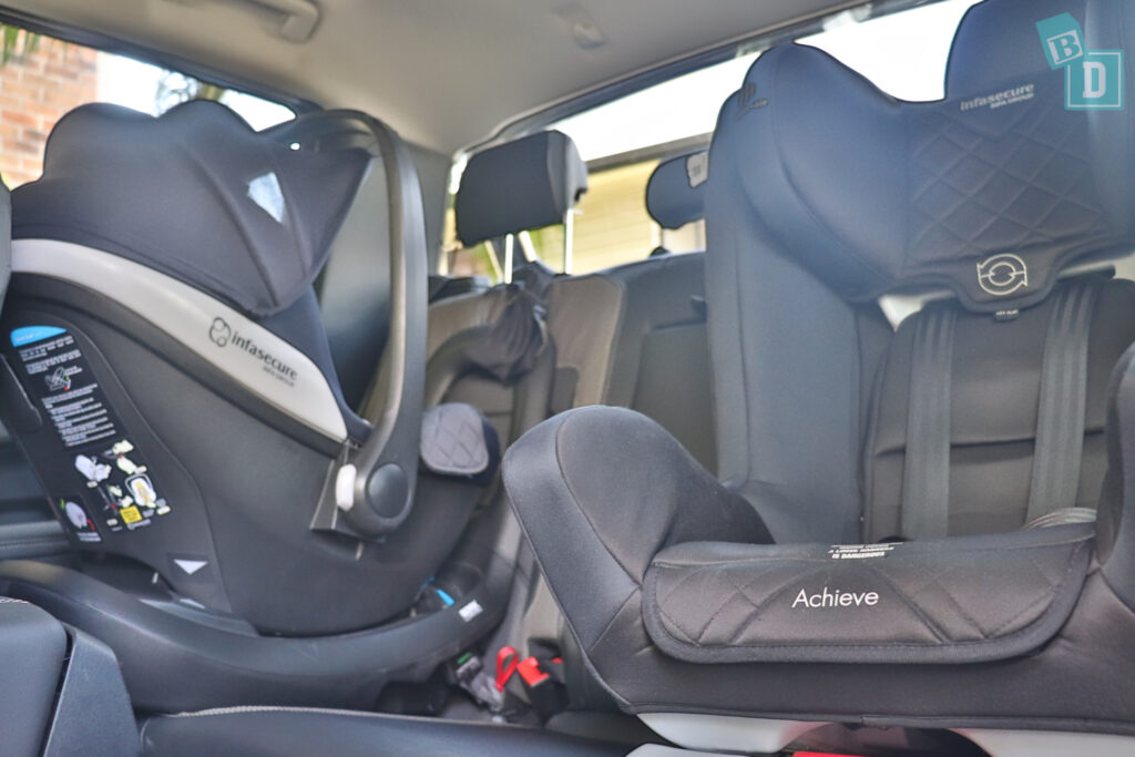 2023 Volkswagen Amarok space between two child seats installed in the second row
