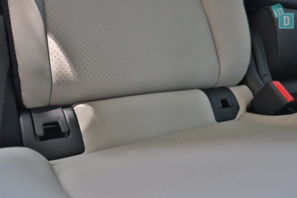 2023 Porsche Cayenne Coupe ISOFIX child seat anchorages in the second row
