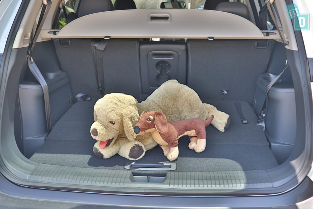 2023 Nissan X-Trail seven-seater boot space for dogs with two rows of seats in use
