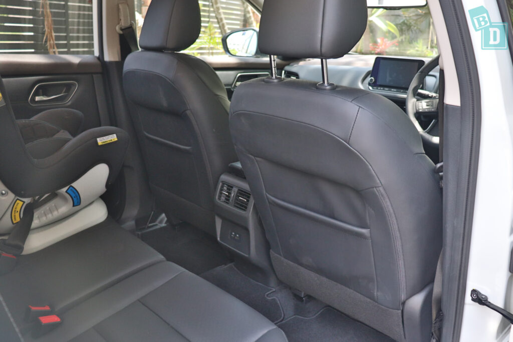2023 Nissan X-Trail seven-seater legroom with forward-facing child seats installed in the second row
