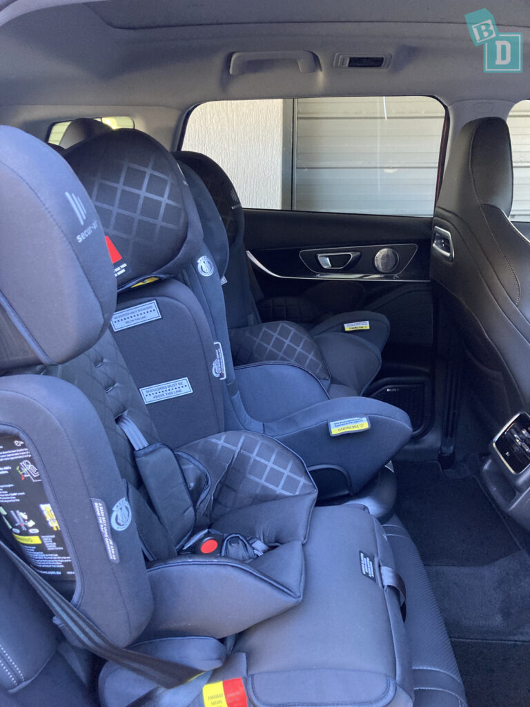 2024 Chery Tiggo 7 Pro legroom with forward-facing child seats installed in the second row 