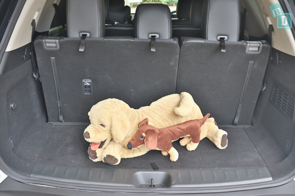 2024 Nissan Pathfinder Ti boot space for dogs with all three rows in use