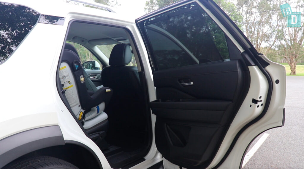 2024 Nissan Pathfinder Ti legroom with forward-facing child seats installed in the second row
