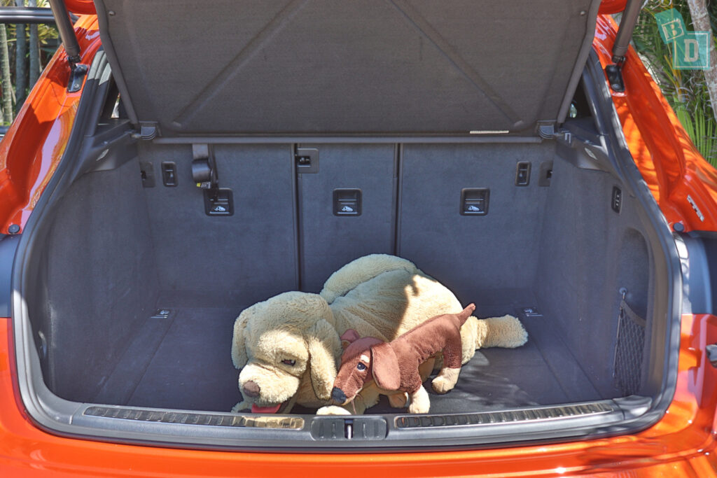 2023 Porsche Macan T boot space for dogs with two rows of seats in use 