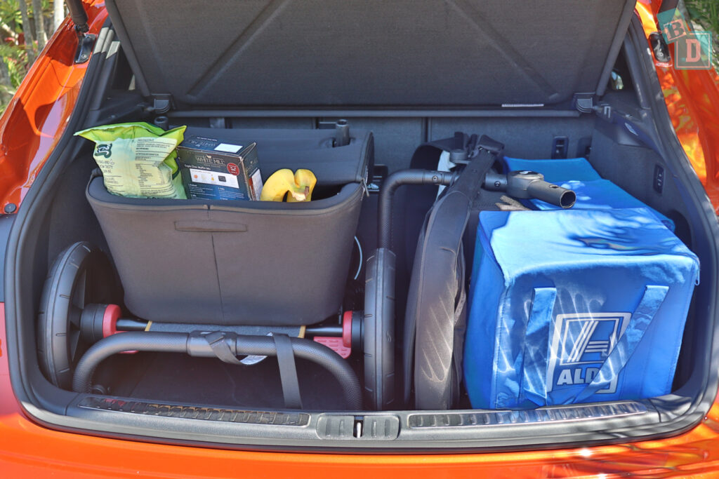 2023 Porsche Macan T boot space for shopping with single stroller pram if two rows of seats are in use 