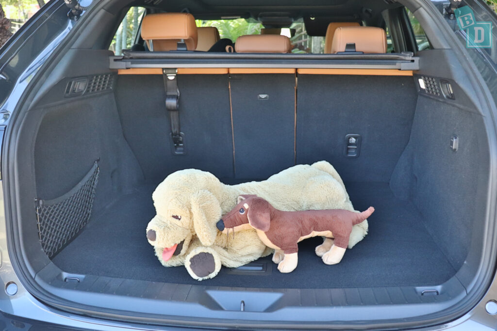 2024 Mazda CX-60 Azami boot space for dogs with two rows of seats in use 