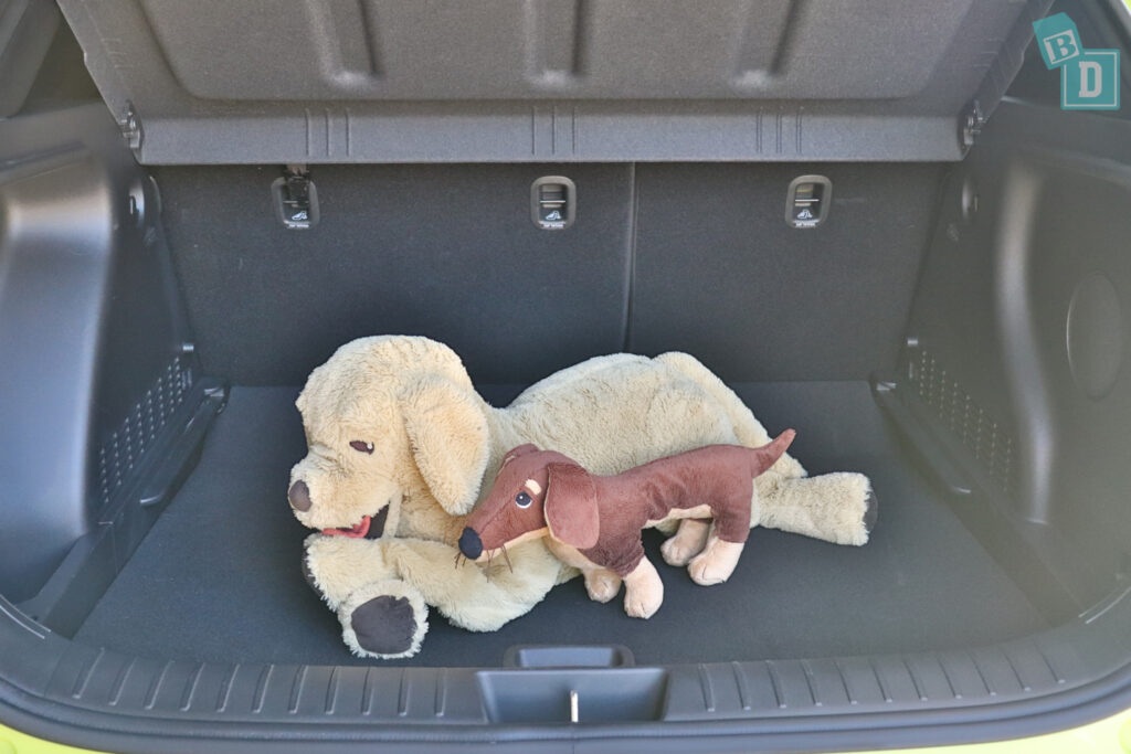 2024 Hyundai Kona Hybrid Premium N-Line boot space for dogs with two rows of seats in use
