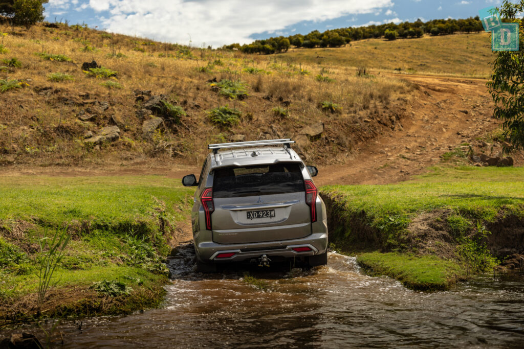 2025 Mitsubishi Pajero Sport water crossing