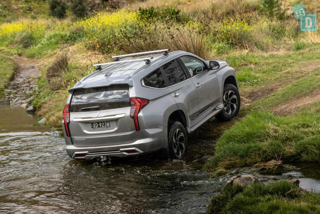 2025 Mitsubishi Pajero Sport water crossing