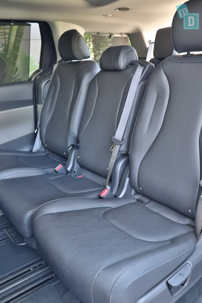 2025 Kia Carnival GT-Line Hybrid ISOFIX child seat anchorages in the second row 